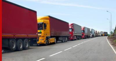 Более 2,6 тысяч грузовиков скопилось на выезде из Белоруссии в ЕС
