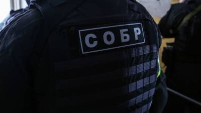 СОБР Росгвардии начал штурм квартиры стрелявшего в Екатеринбурге