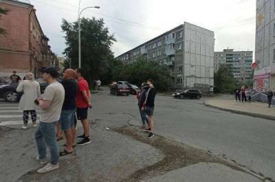 Мужчина устроил стрельбу из окна своей квартиры в Екатеринбурге
