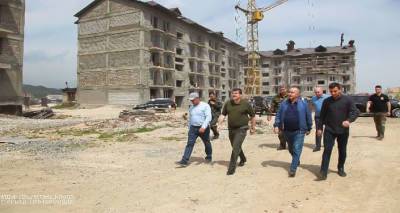 Зона отдыха и бассейн: Араик Арутюнян посетил стройплощадку жилого района в Мартуни