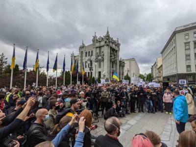 В Киеве под Офисом президента прошла акция в поддержку Стерненко