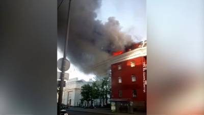 В историческом центре Петрозаводска горит гостиница