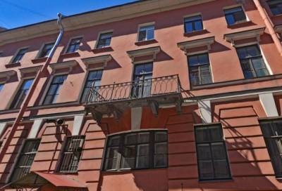 Инцидент с упавшими с балкона в Петербурге супругами заинтересовал прокуратуру