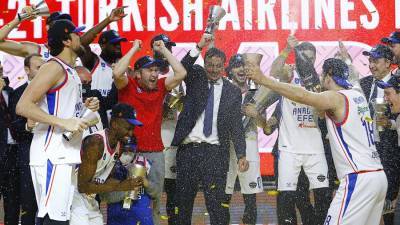 Турецкий «Анадолу Эфес» впервые стал победителем баскетбольной Евролиги