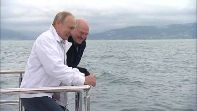 Лукашенко остудился в Черном море после двухдневных переговоров с Путиным в Сочи (фото)