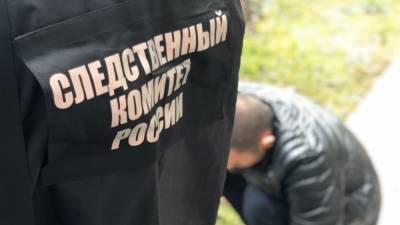 Труп мужчины обнаружили на детской площадке в Екатеринбурге