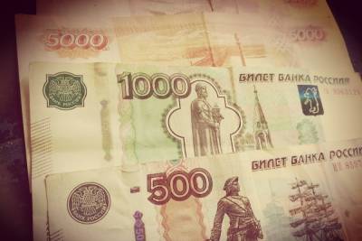 В Оренбурге пенсионерка выбросила в окно мошенникам 80 000 рублей