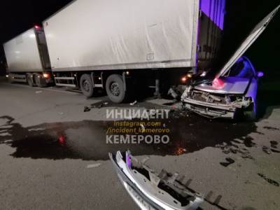 Очевидцы опубликовали фото смертельного ДТП на кузбасской трассе