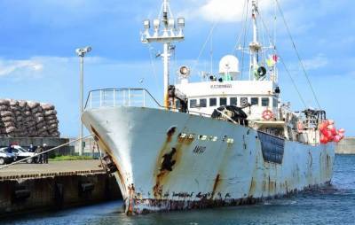 Капитан остающегося в Японии судна «Амур» попросил помощи у консульства