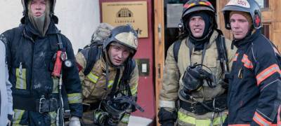 Глава Карелии поблагодарил пожарных, тушивших огонь в гостинице «Северная», за мужество и профессионализм (ФОТО)
