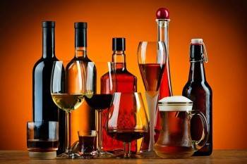 Не больше пяти литров в год: общественники предложили ограничить реализацию алкоголя