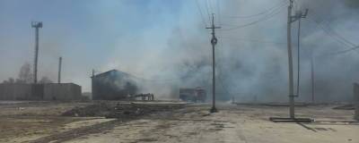 В Омске ликвидировали крупный пожар на двух складах