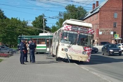 В Иванове водитель-новичок троллейбуса снес ограждение