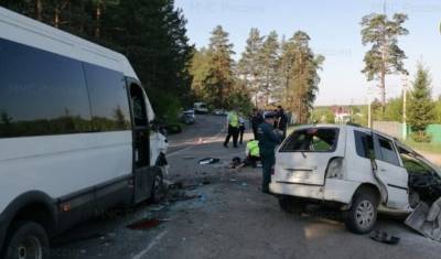 Три человека погибли и 11 пострадали в аварии на Алтае