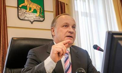 Силовики пришли с обысками к экс-мэру Владивостока, который уволился после критики губернатора и полпреда