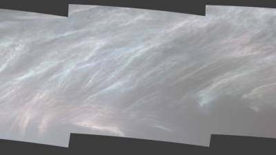 Марсоход Curiosity заснял светящиеся облака в марсианском небе