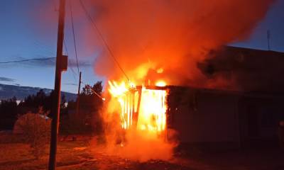 Страшный пожар в Карелии: из горящего дома спасли 8 человек