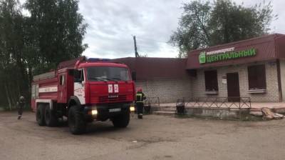 Под Тверью очевидцы спасли магазин от пожара