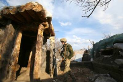 Боевики за сутки четыре раза нарушили перемирие на Донбассе