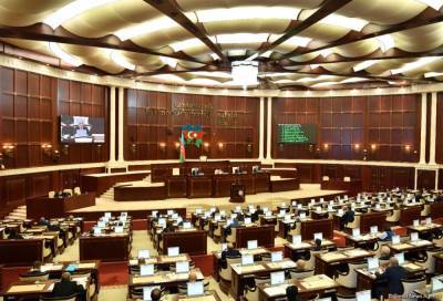 Начало работу пленарное заседание парламента Азербайджана