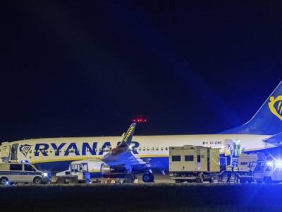 Самолет Ryanair совершил экстренную посадку в Берлине из-за сообщения о минировании