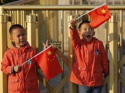 КНР разрешил семьям иметь до трех детей