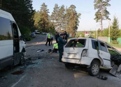 Трое погибли и 11 пострадали в результате выезда Mazda на встречку в Алтайском крае