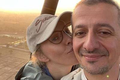 Ксения Собчак поделилась романтичными фото с мужем Константином Богомоловым из отпуска в Мексике