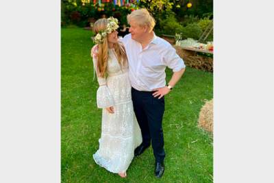 Свадебный наряд жены Бориса Джонсона за сотни тысяч рублей вызвал споры в сети
