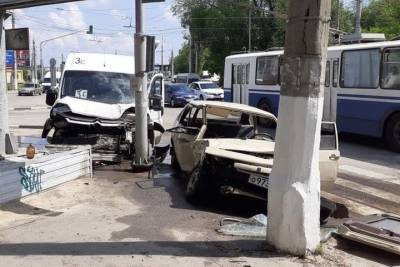 В ДТП с маршруткой №3с в Волгограде пострадали четыре человека