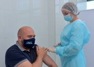 В ледовом дворце «Кузбасс» открыли пункт вакцинации от COVID-19