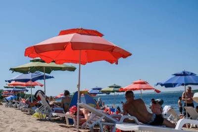 Андрей Бочаров поручил обеспечить безопасность пляжного отдыха