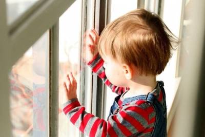 Как не допустить падения ребёнка из окна