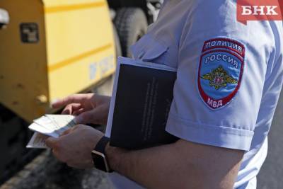 В Прилузье дальнобойщик оставил взятку автоинспектору, испугавшись штрафа в 250 рублей