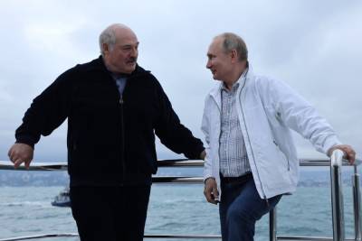 Песков назвал купание Путина и Лукашенко в море личным