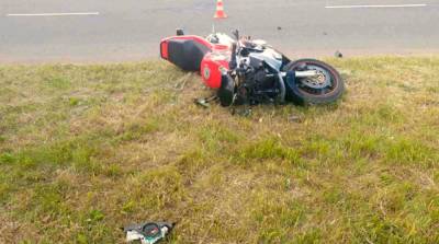 В Бобруйске мотоциклист не справился с управлением - два человека пострадали