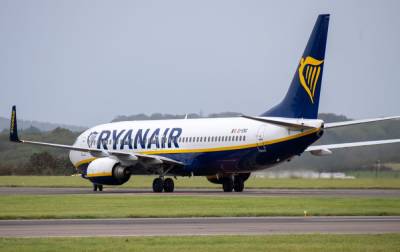 Самолет Ryanair совершил аварийную посадку в Берлине из-за "чрезвычайной ситуации в воздухе"
