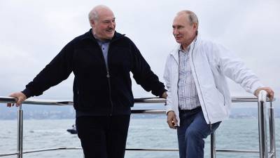 Песков не стал комментировать отказ Путина купаться в Черном море с Лукашенко