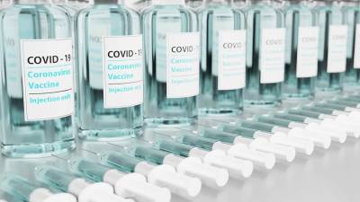 Ученые выяснили, почему вакцины от коронавируса могут спровоцировать тромбоз и мира