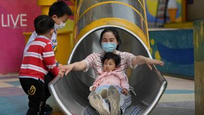 Китайские семьи смогут заводить трёх детей