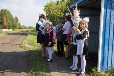 Медведев предложил ввести бесплатный проезд для школьников