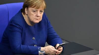 Политический скандал: мобильный телефон Ангелы Меркель прослушивали