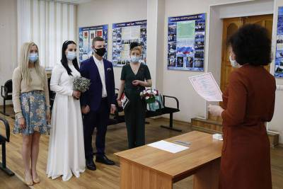 В брянском СИЗО поженили осужденного и его избранницу