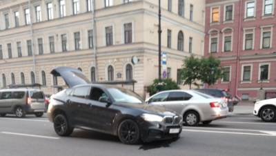 Появилось видео с регистратора BMW, протаранившего скорую на Невском