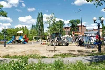 В городском парке Котовска модернизируют детскую площадку