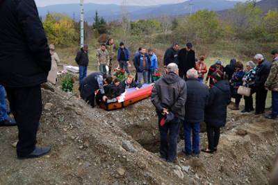 В Армении от родных скрывали тела более 200 военных