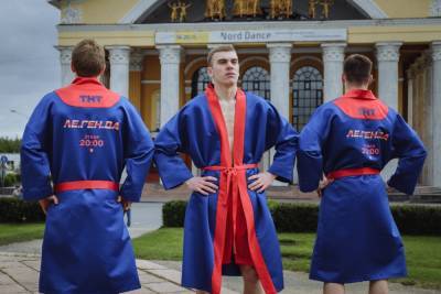 В Петрозаводске появились народные супергерои – «легендарные» качки помогли участникам городского забега