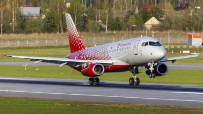 Авиакомпания "Россия" намерена взять в лизинг 15 самолетов Superjet 100