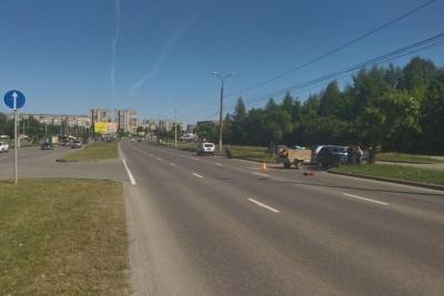 В Ижевске столкнулись Нива, не уступившая дорогу, и мотоцикл с водителем без прав