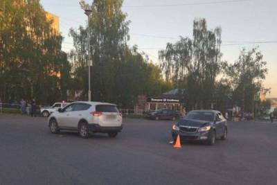 Маленькие дети пострадали при столкновении автомобилей в Ижевске
